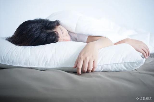 想要有一个较好的睡眠质量，枕头里面装什么能助眠？  枕头 睡眠 里面 想要 质量 第2张